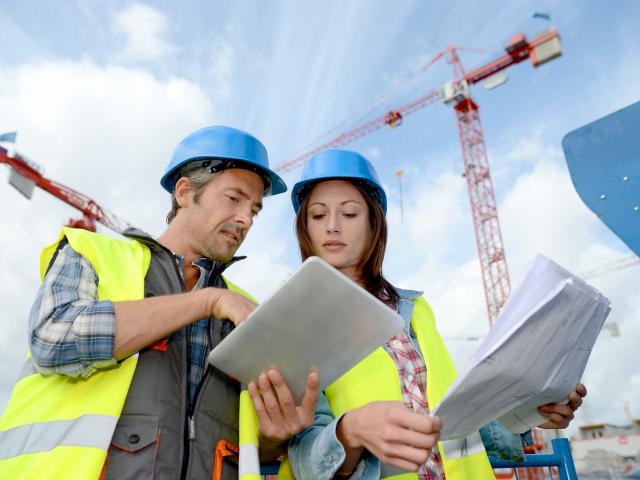 Femme sur chantier